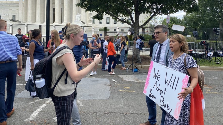 Supreme Court Overturns Roe V Wade Photos Of Protesters Crowds Outside High Court Fox News 