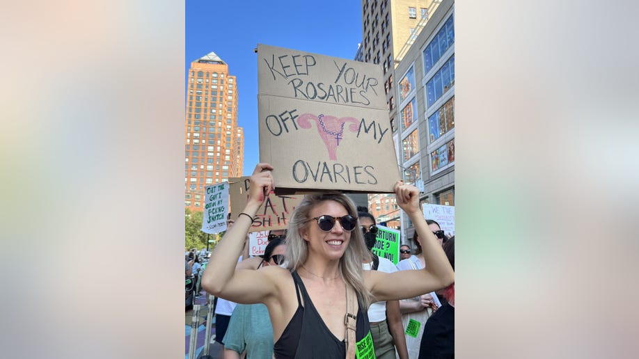 Supreme Court Overturns Roe V Wade Photos Of Protesters Crowds Outside High Court Fox News 