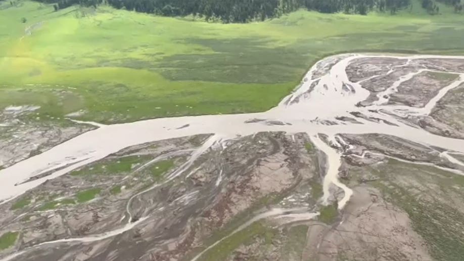 Yellowstone flooding via aerials