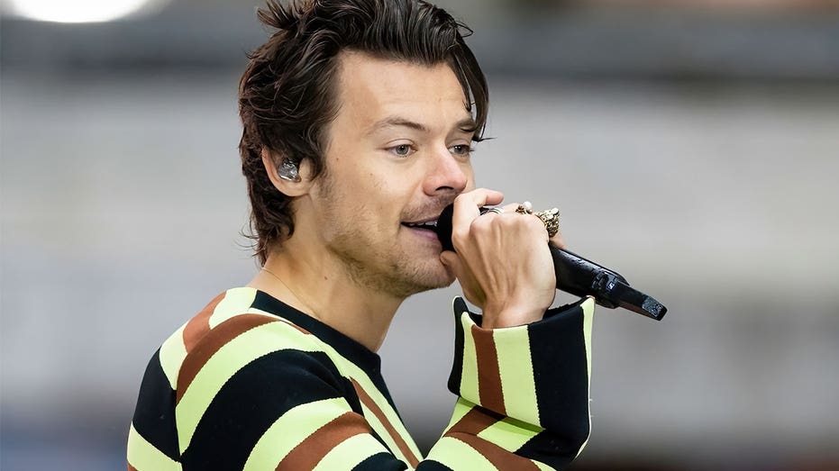 Harry Styles review: In Chicago, pop star dazzles in high-energy