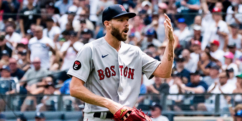 Red Sox pitcher Chris Sale suffers gruesome finger injury, leaves game vs.  Yankees