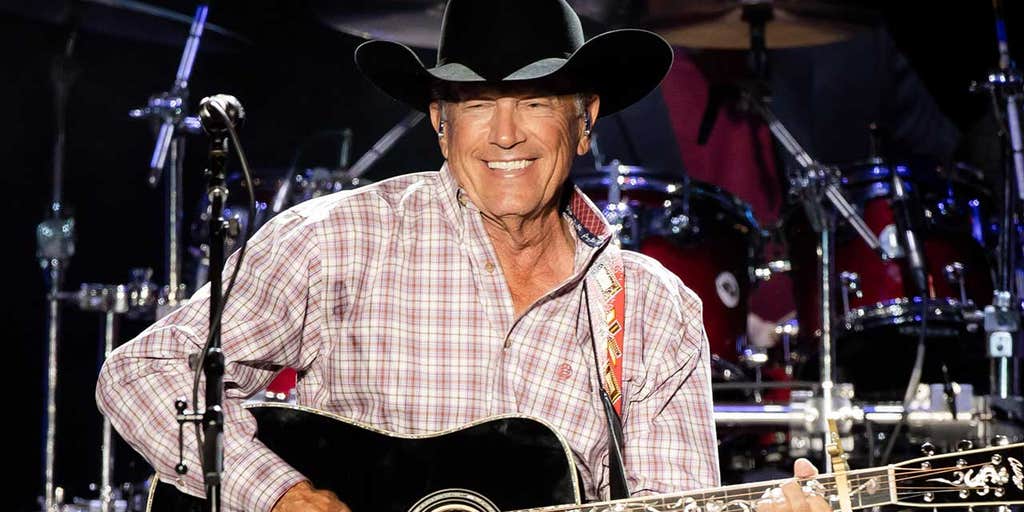 Country icon George Strait brings fans to tears during emotional moment at  concert