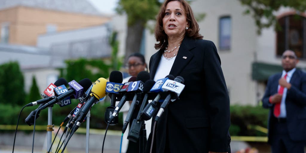 Highland Park shooting: Kamala Harris goes viral with 'seriously' word salad during visit to Chicago suburb - Vimarsana News