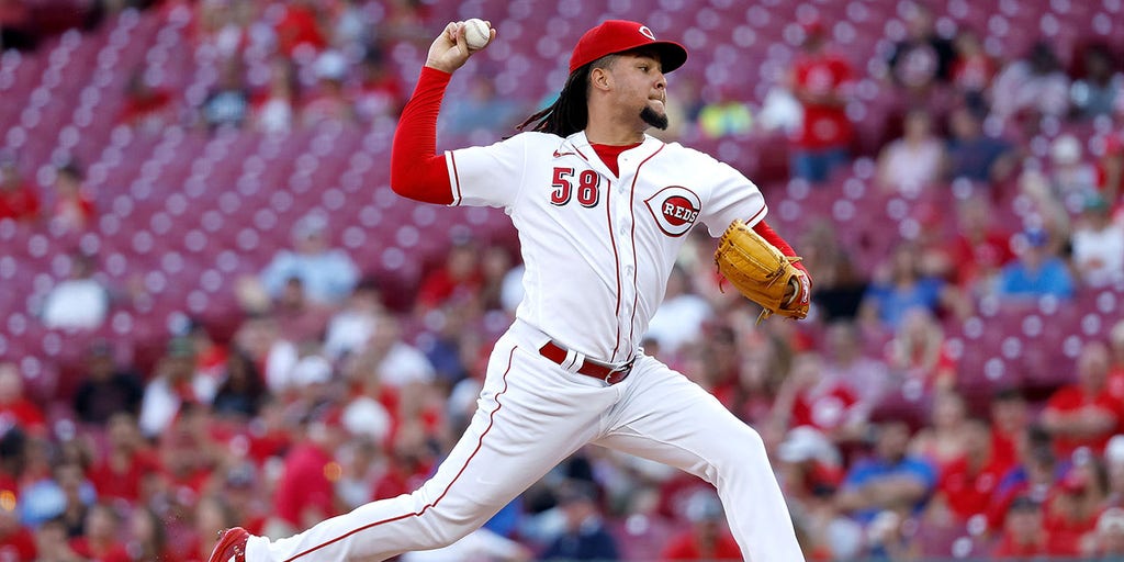 Luis Castillo pitches Reds past Marlins