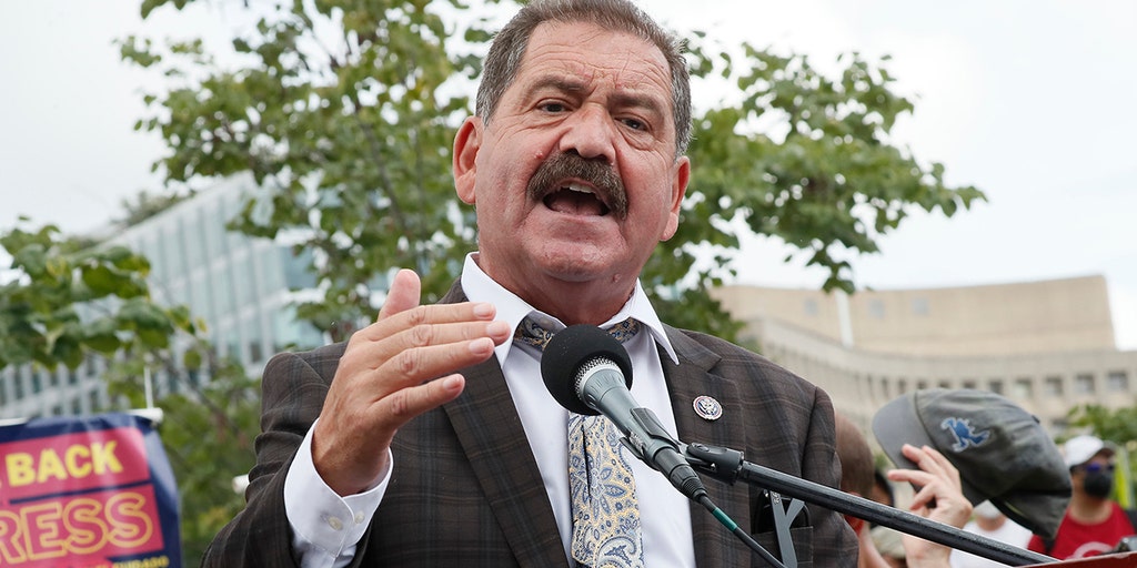 Illinois-Rep.-Chuy-Garcia-Tweet.jpg?ve=1