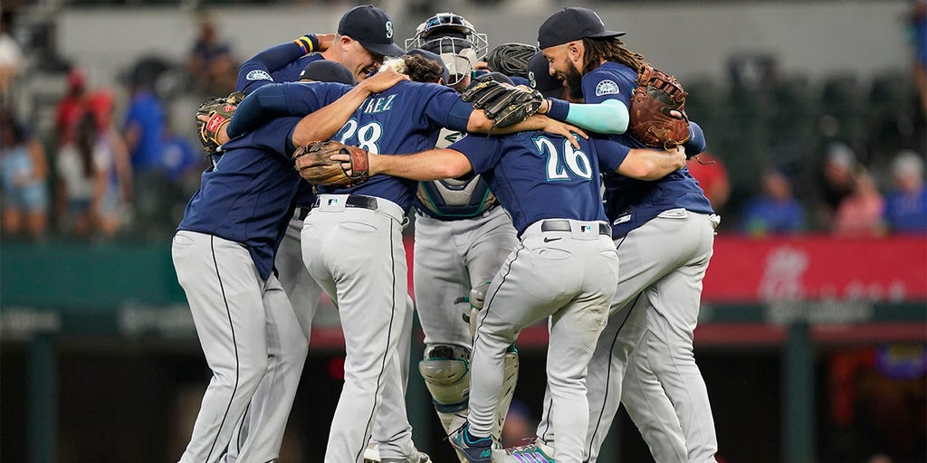 Rodríguez, Mariners win 14th straight, 6-2 over Rangers