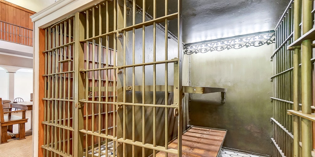 North Carolina judge sends prospective juror to jail for refusing to wear mask in mask-optional courthouse - Vimarsana News