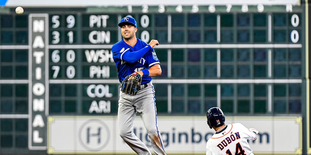 Whit Merrifield finally fitting in with Royals — with his bat and his legs