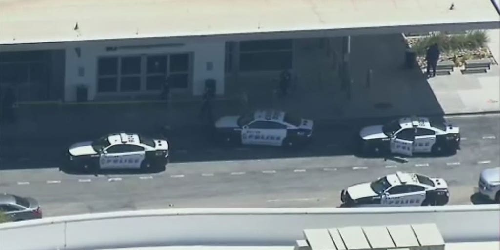 police-dallas-airport-2.jpg?ve=1&tl=1