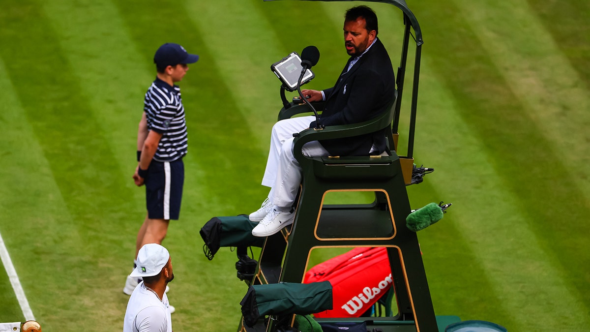 Nick Kyrgios argues with the umpire