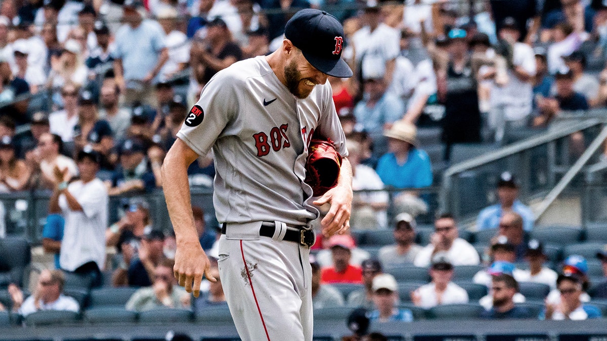 Chris Sale leaves with brutal pinky injury after comebacker