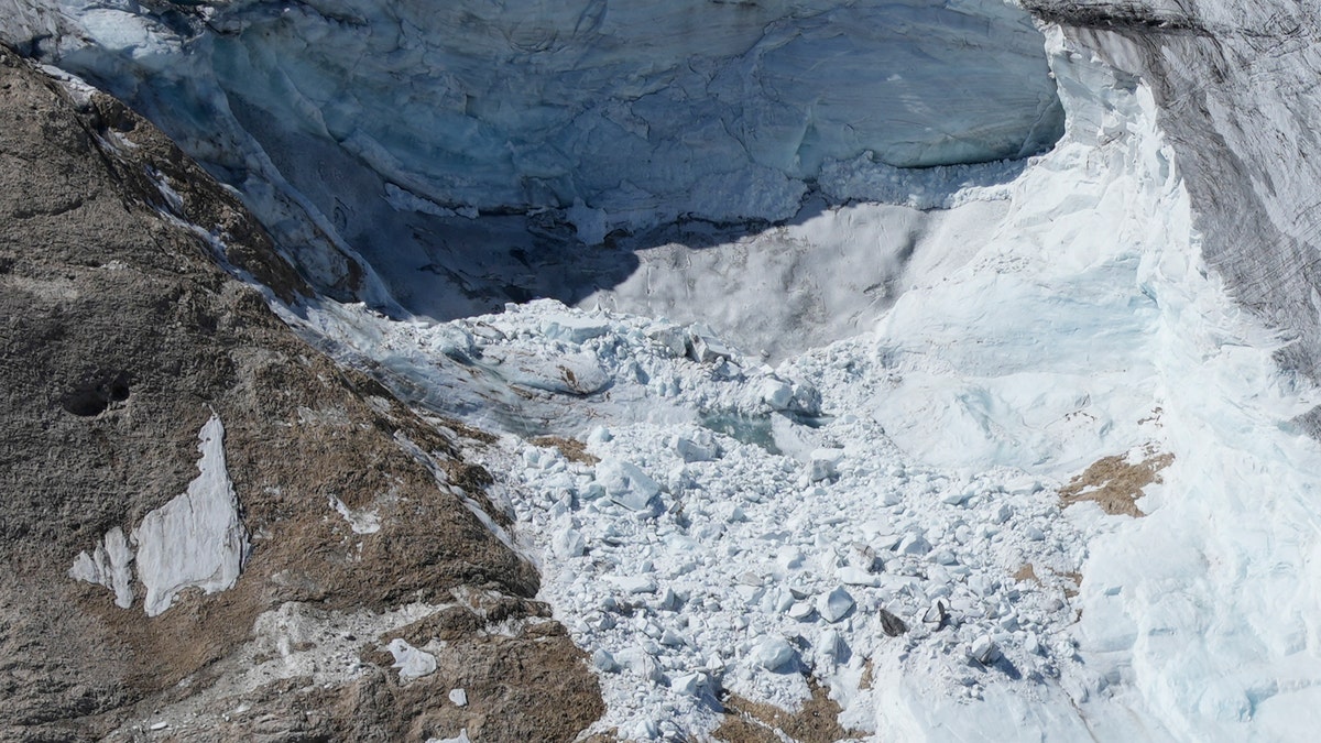 italian glacier kills hikers