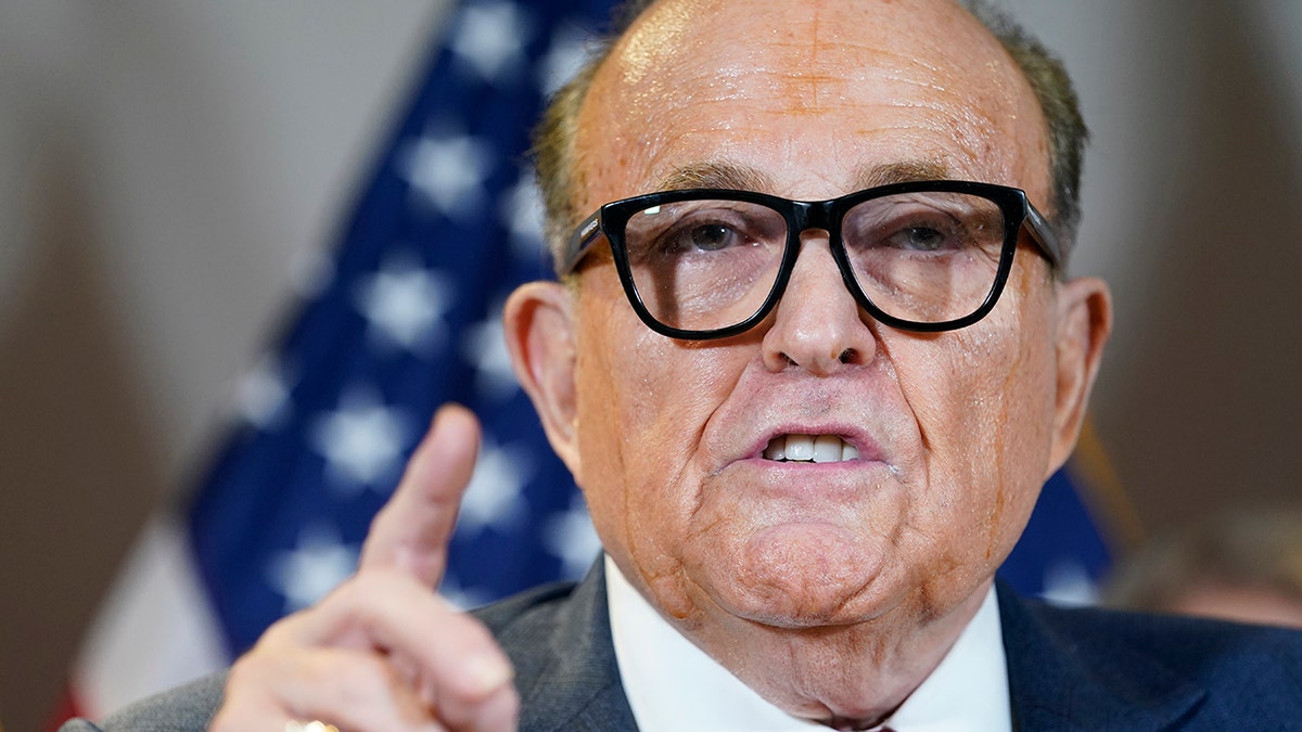 Rudy Giuliani pointing