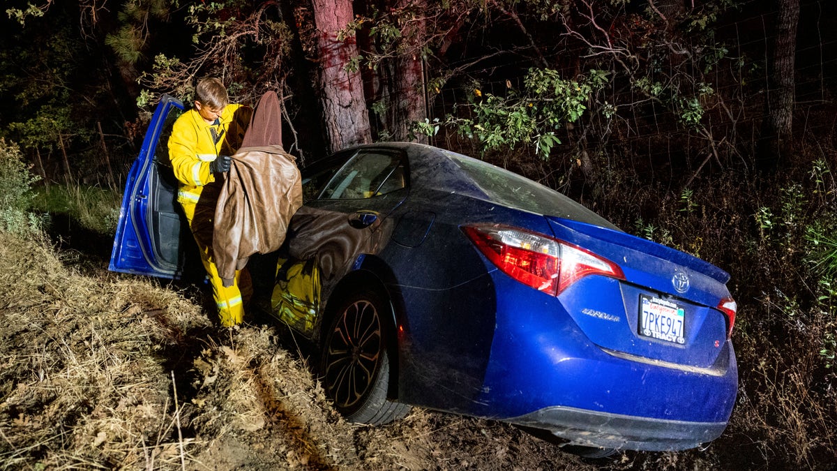 Firefighters assists California residents escaping from California wildifre