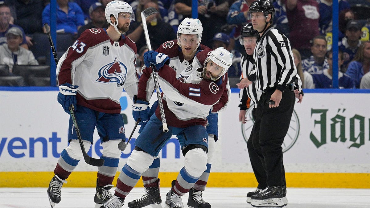 Avalanche re-sign Andrew Cogliano as they gear up for their title defense