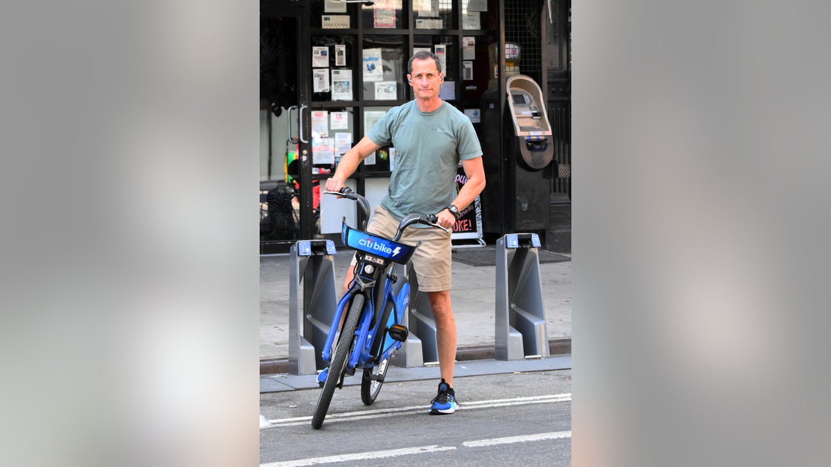 Anthony Weiner wore shorts and a shirt for a bike ride in the city