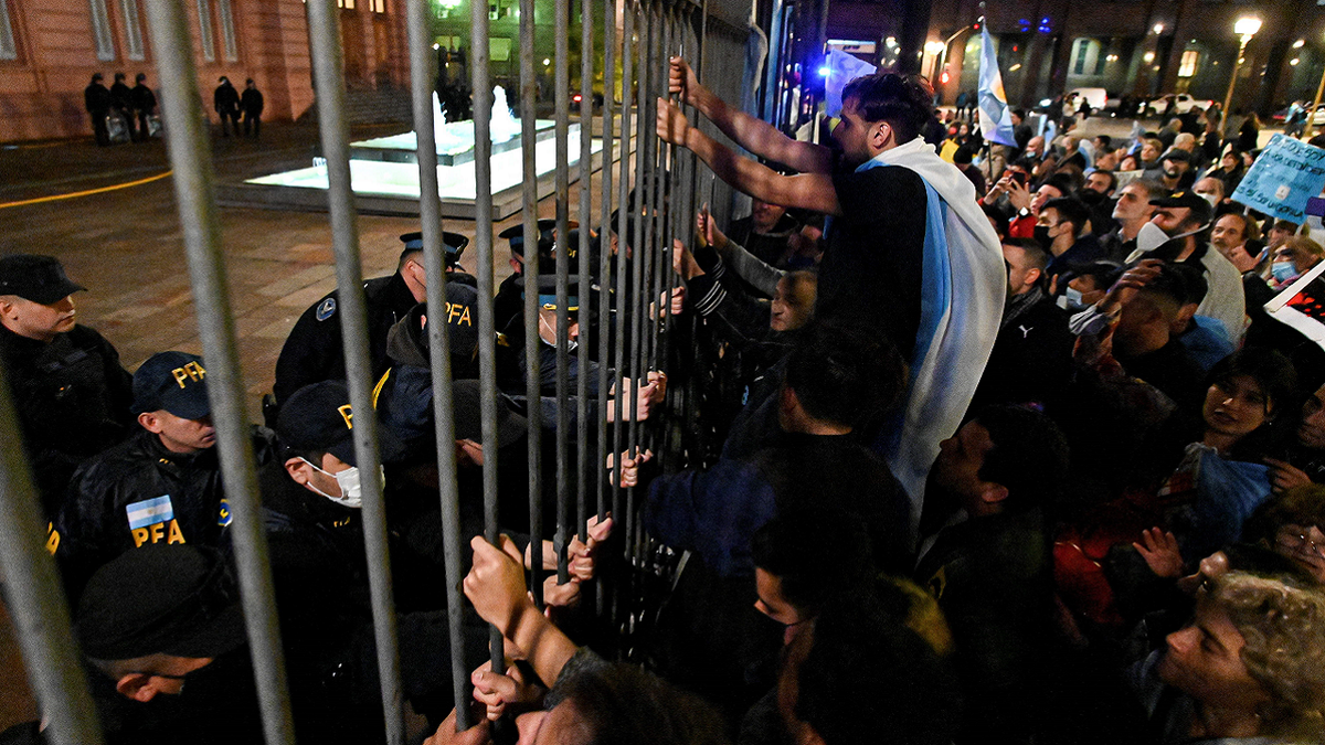 Argentina president met with protests