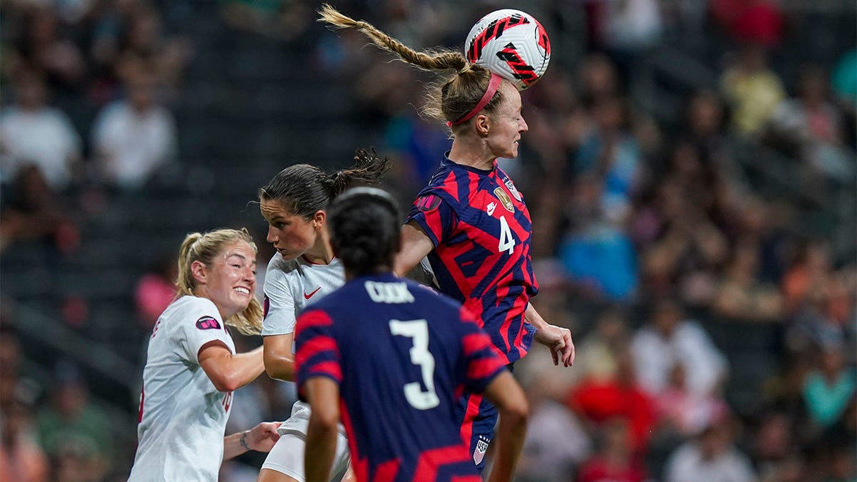 Becky Sauerbrunn goes for header