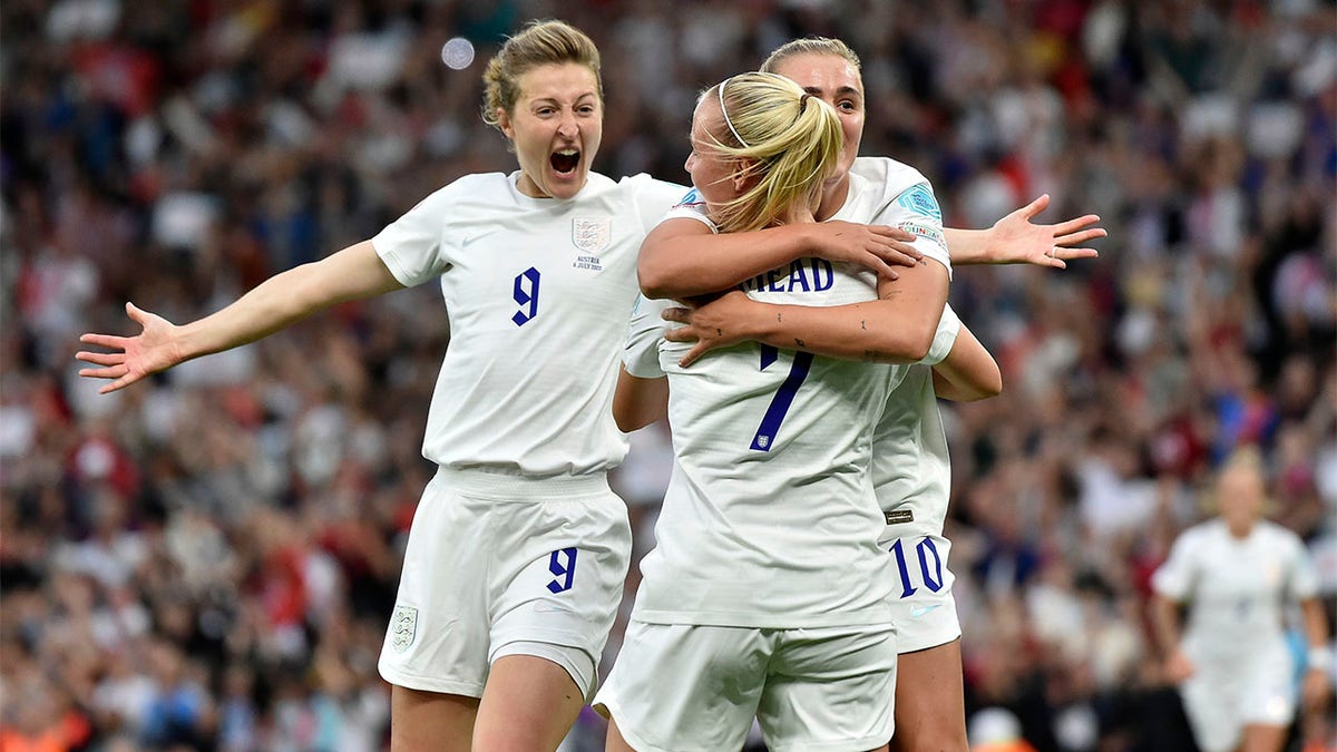 Beth Mead celebrates goal with Ellen White and Georgia Stanway