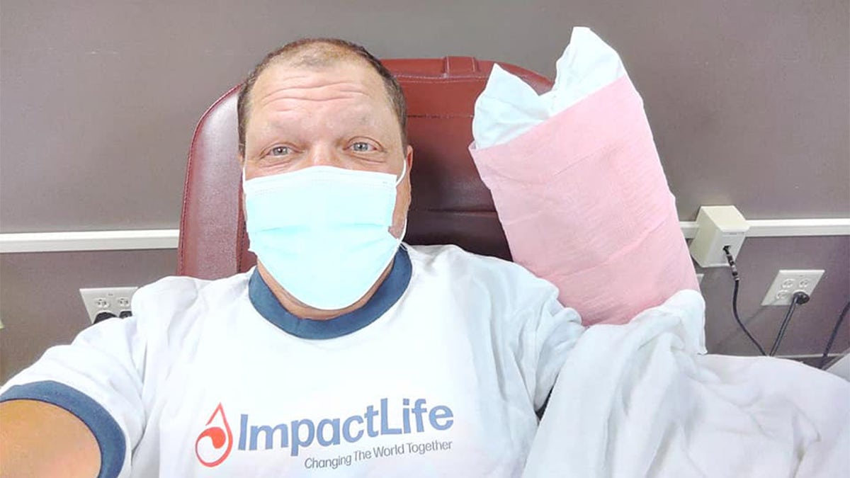 Bob Barnes donates platelets amid journey across America