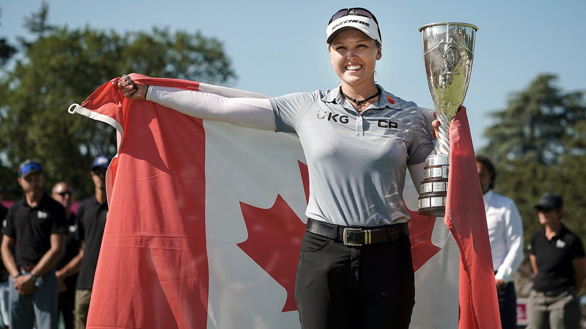 Brooke Henderson holds Canadian flag