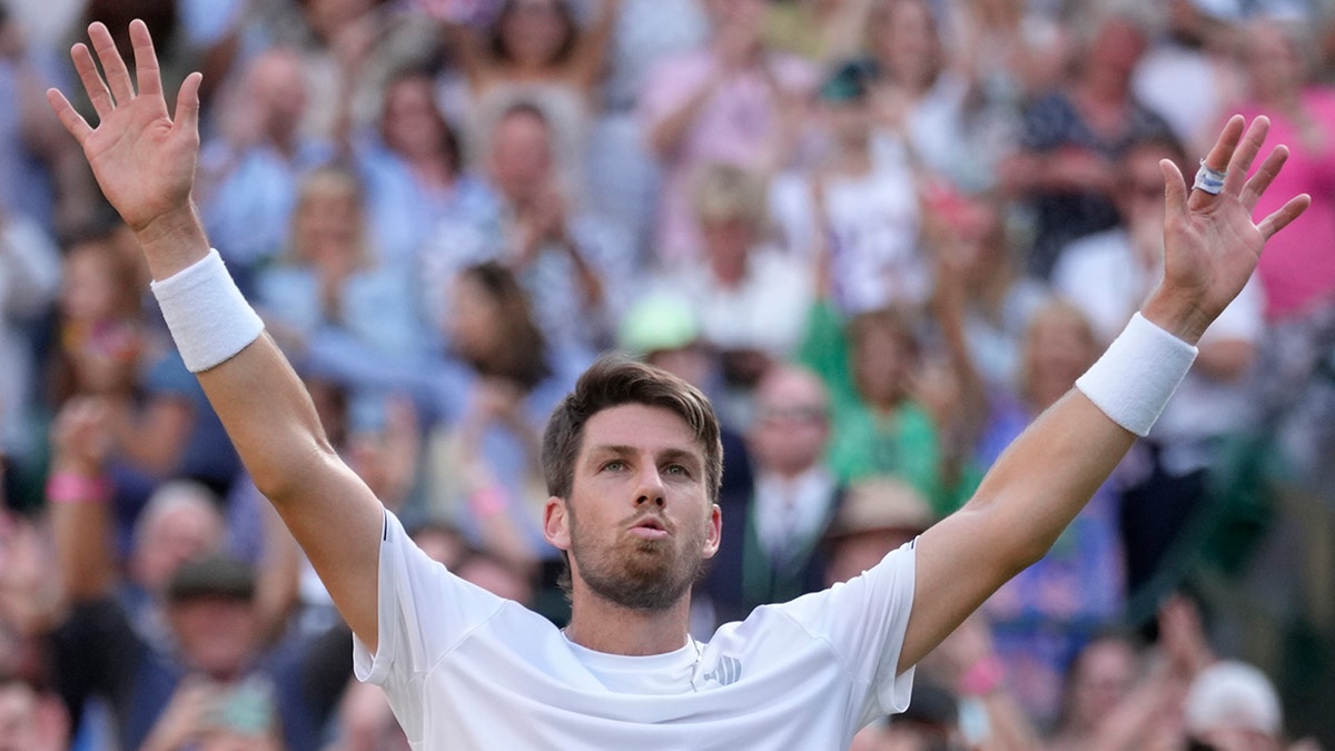 Cameron Norrie waves to the crowd