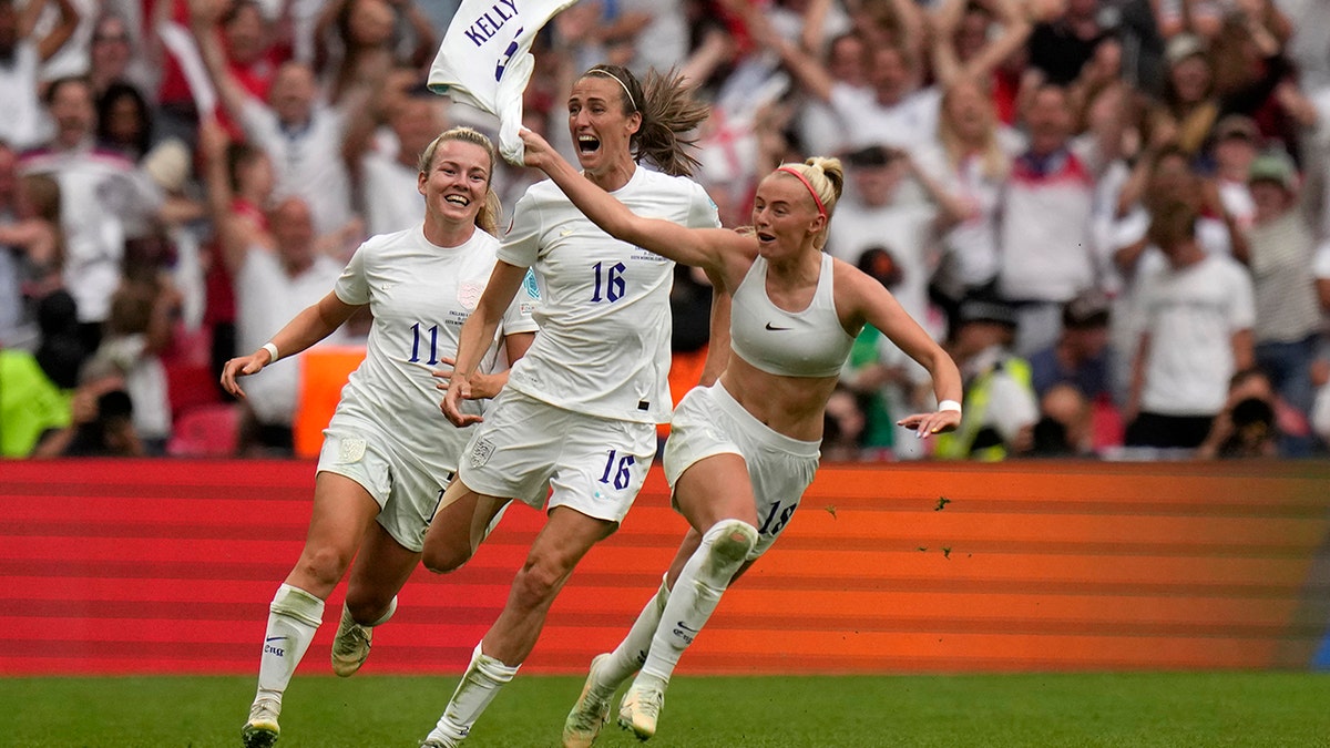 Chloe Kelly celebrates go-ahead goal