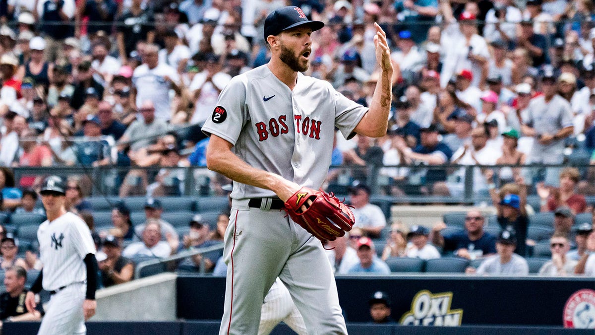 Chris Sale walks off mound with injured finger