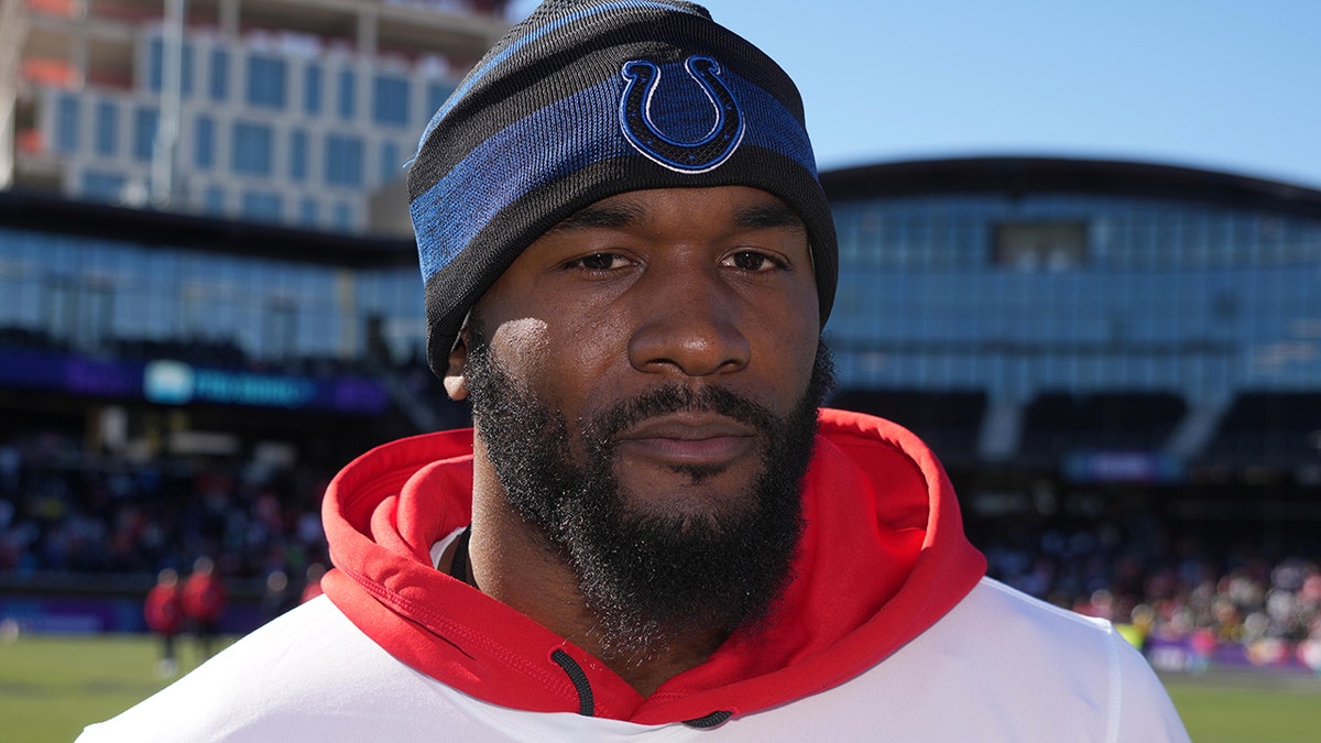 Darius Leonard at Pro Bowl practice