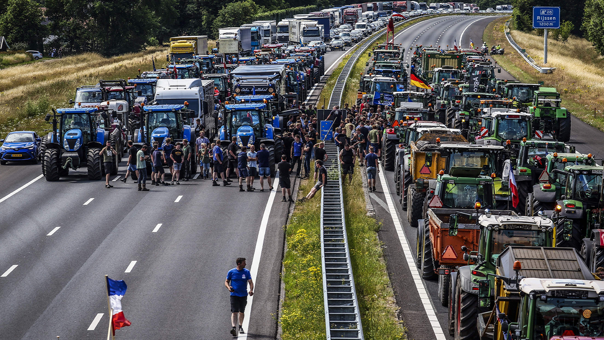 Tractors stop traffic in the Netherlands in protest of enviro rules