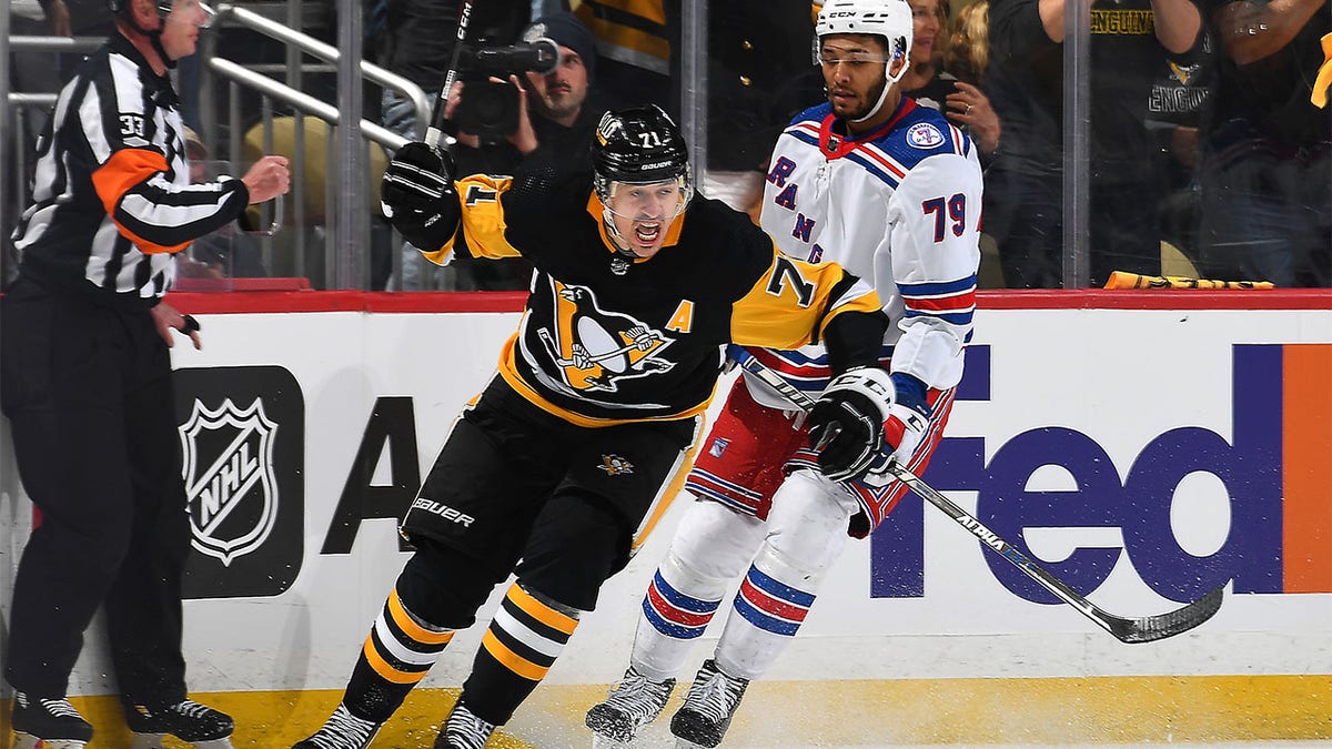 Evgeni Malkin celebrates goal