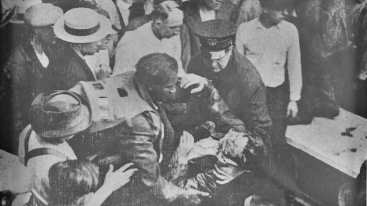 Garrett Morgan, with gas mask, pulls man out of tunnel