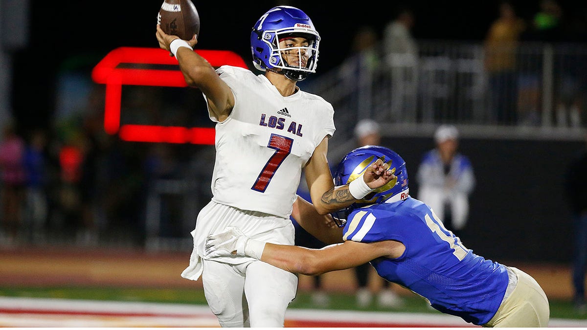 Malachi Nelson of Los Alamitos High School in a September 2021 game