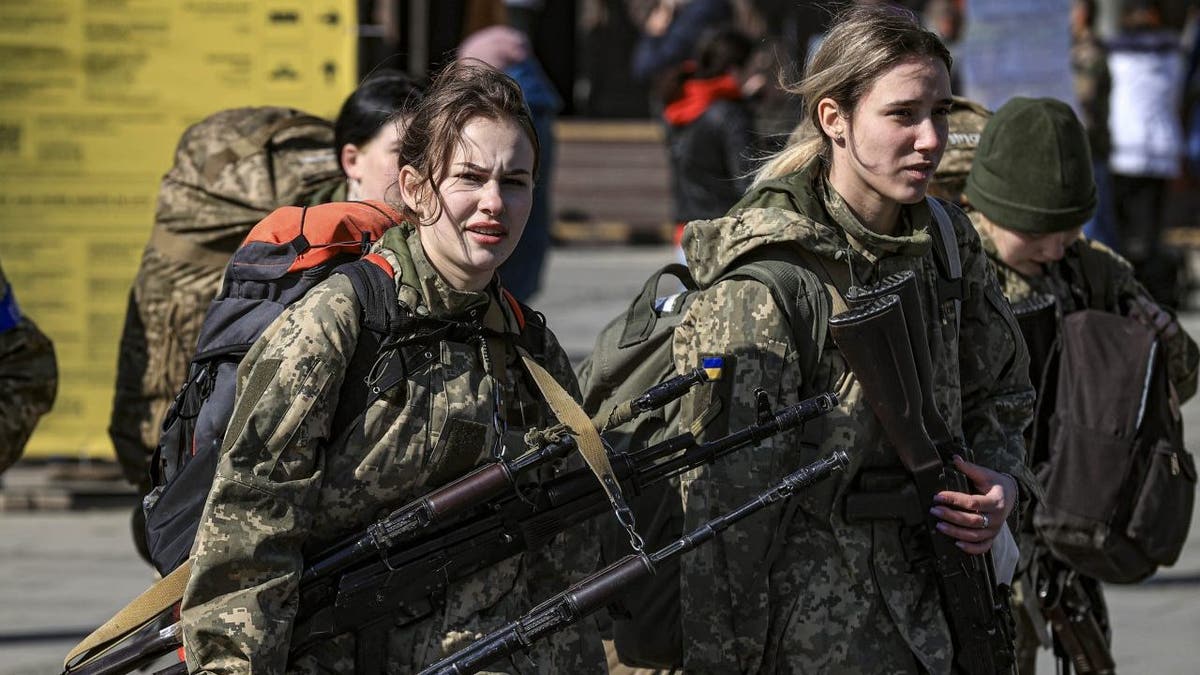 female soldiers Ukraine