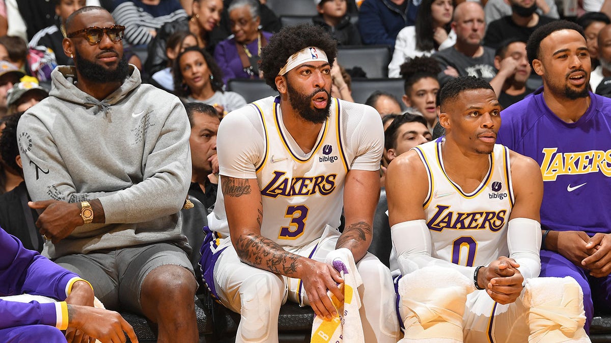 Anthony Davis, LeBron James, Russell Westbrook sit on the Lakers bench