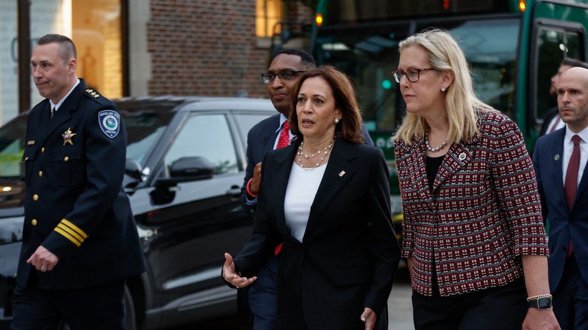 Kamala Haris with Highland Park mayor