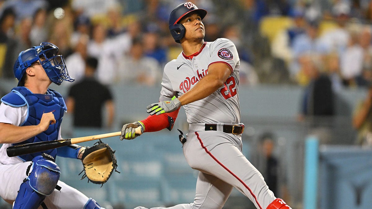 Juan Soto pops out against the LA Dodgers