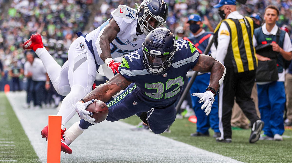 FOX Sports: NFL on X: Seahawks RB Chris Carson has decided to retire from  football at the age of 27.  / X