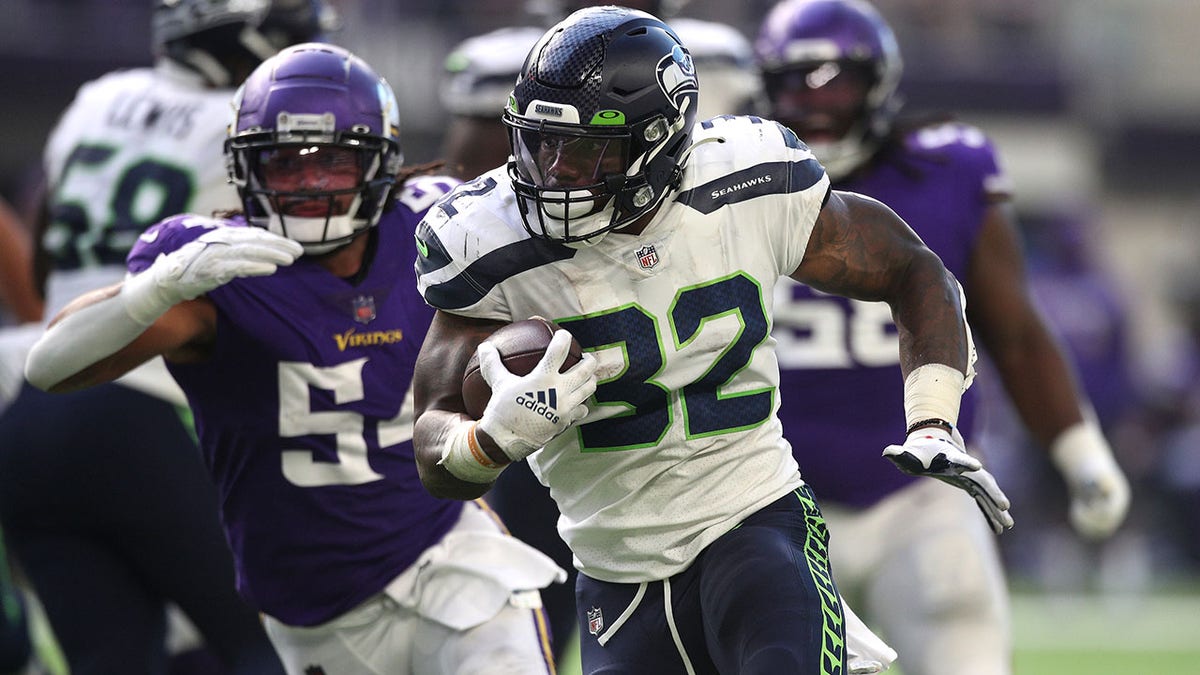 Seahawks running back Chris Carson rushes for a touchdown