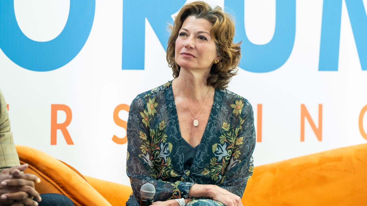 Amy Grant on stage