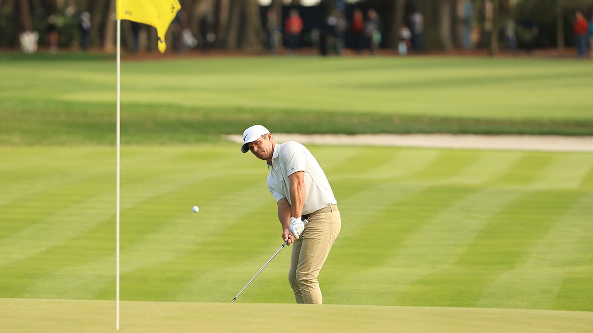 Paul Casey chips on the 15th