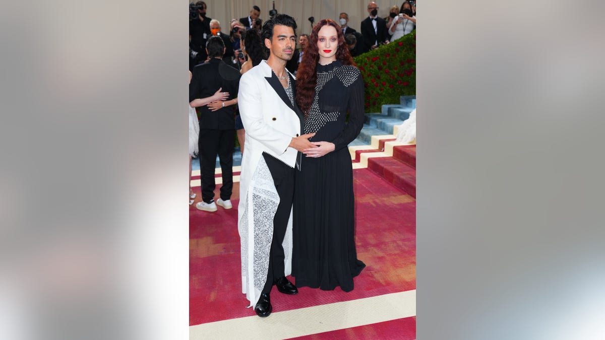 Joe Jonas, Pregnant Sophie Turner 2022 Met Gala: Pictures