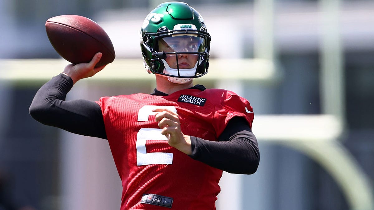 Zach Wilson throws at NY Jets mandatory minicamp