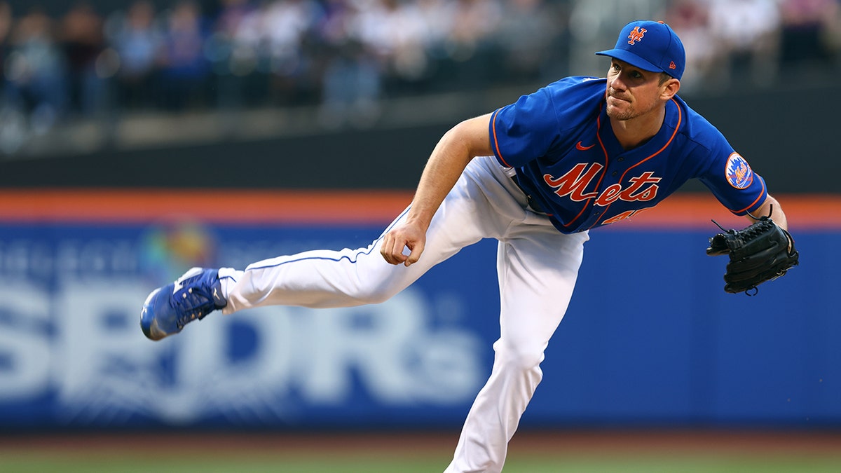 Chris Bassitt pitches against Brewers