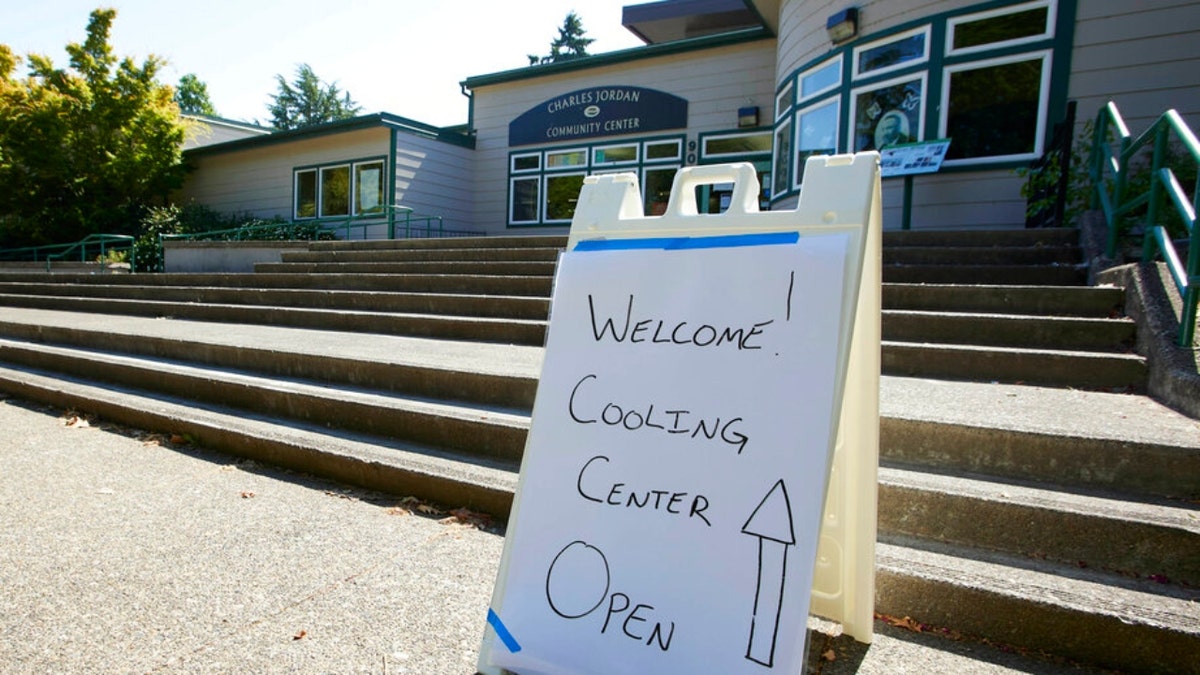 Portland cooling center sign