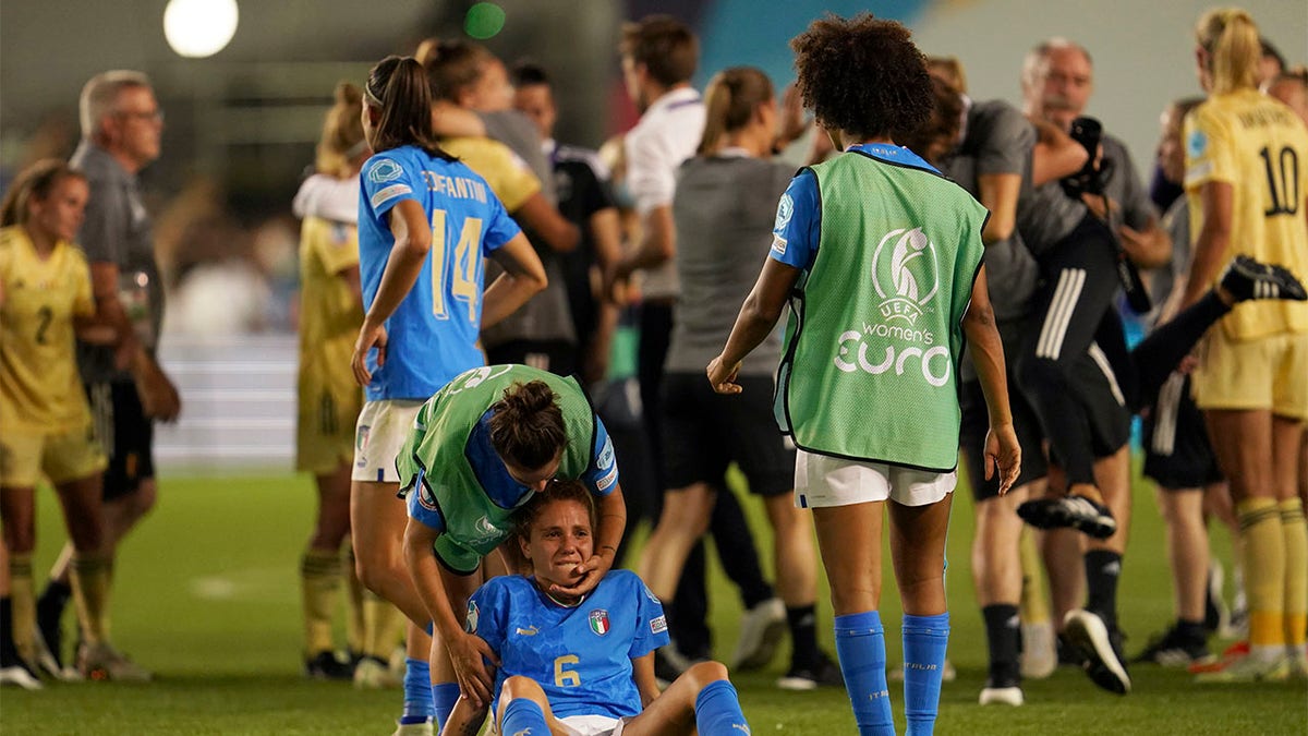 Manuela Giugliano cries after loss