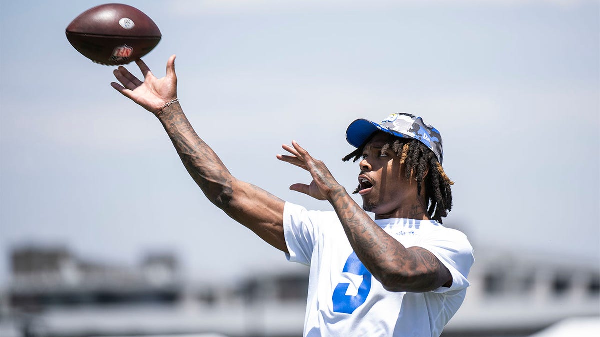 Jalen Ramsey throws football during practice