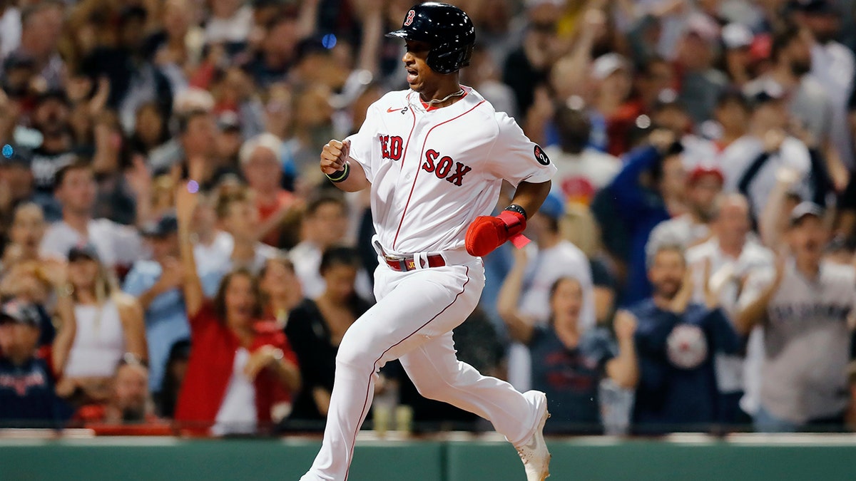 Jeter Downs races home
