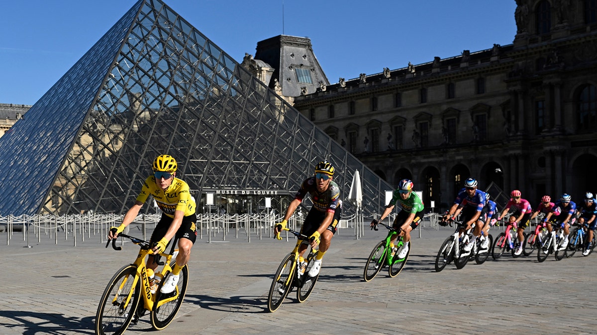 Tour de France pack moves past the Louvre