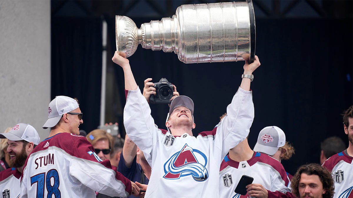 Josh Manson lifts Stanley Cup